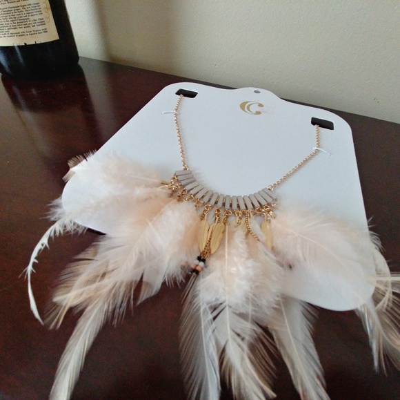 ✨Charming Charlie | Necklace | Gold | Feather - Picture 3 of 5